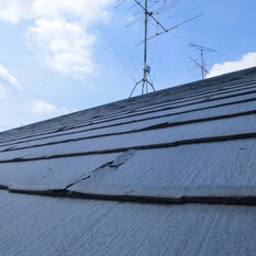 スレート屋根のヒビ割れ
