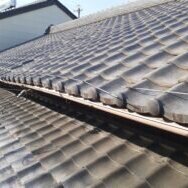 雨樋（あまどい）から水が溢れる現象