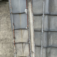 名古屋市で屋根修理を検討中の方へ！屋根の谷の役割や雨漏りの原因、補修方法を解説